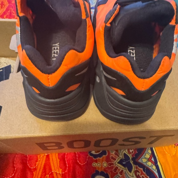 Yeezy - Picture 6 of 8